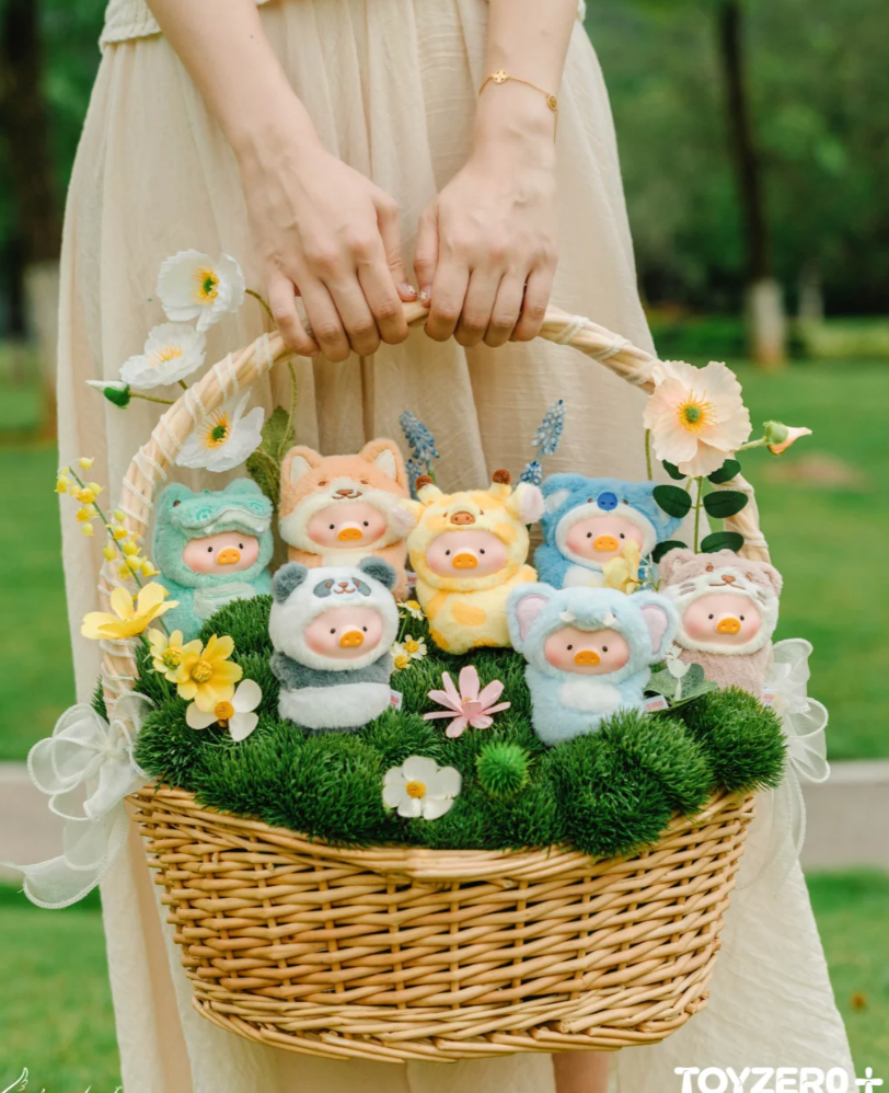 33486 LuLu The Piggy Animal Party-Puppet show plush keychain blind box