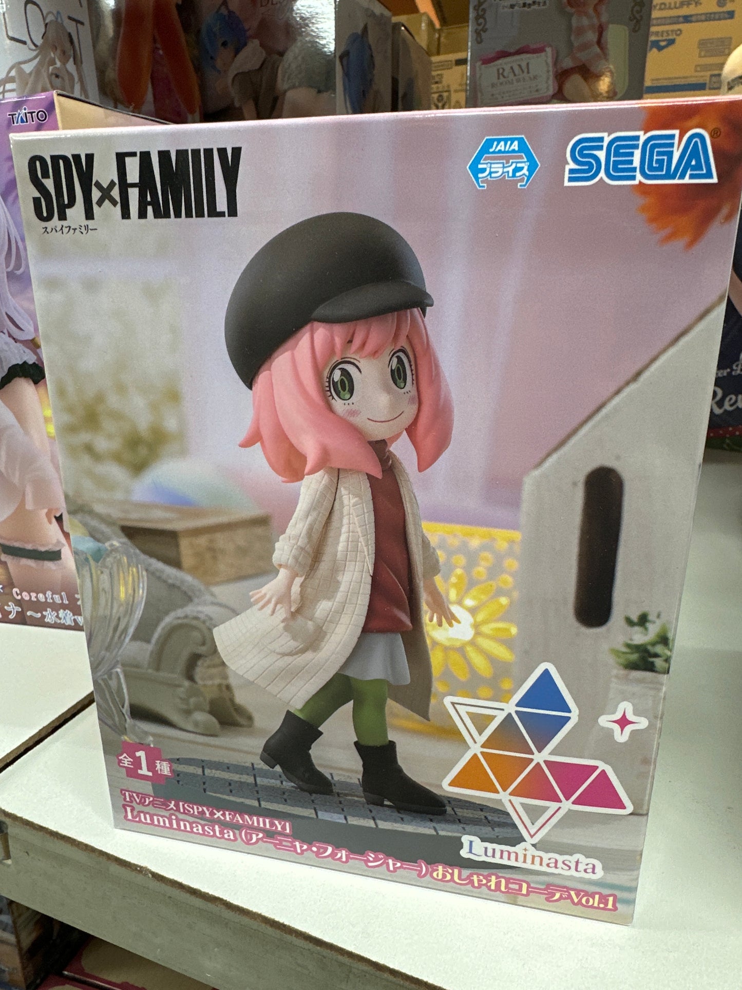 54015 spy x family figure